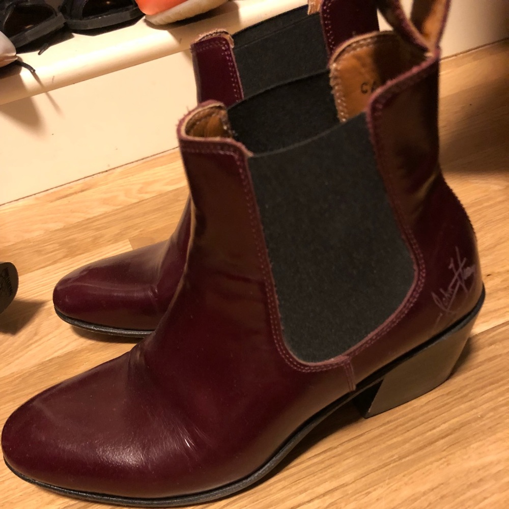 Fluevog Cairo burgundy size 6